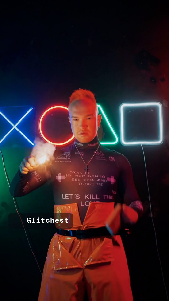 Original photo before the Cyber Glitch look glitch look