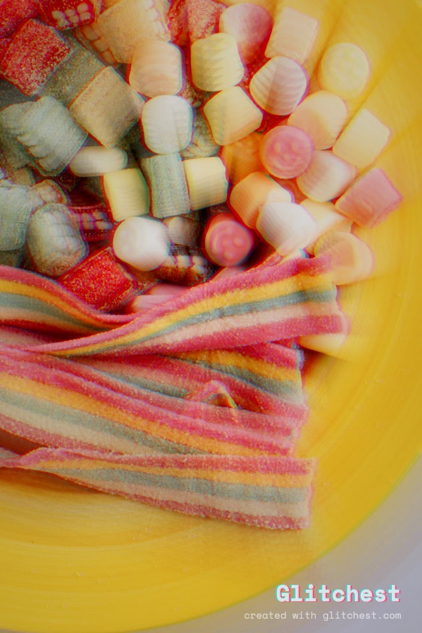 Zoom Punch glitch effect applied to a photo in Glitchest