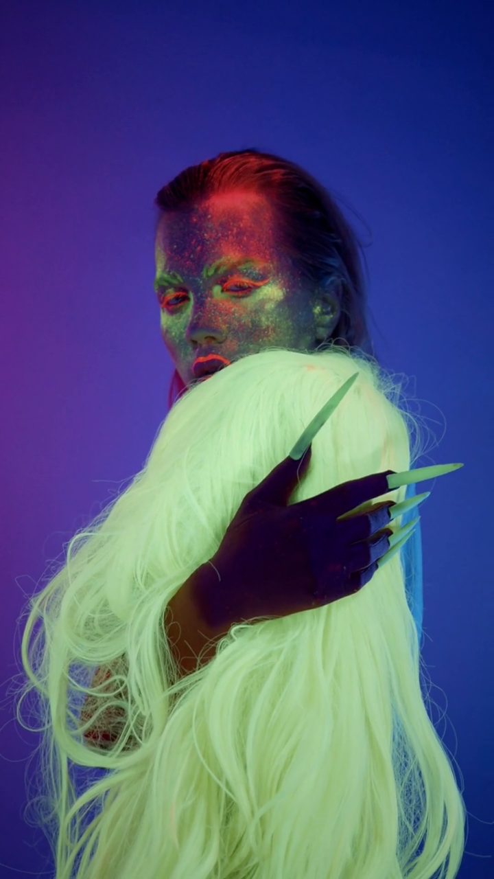 Original photo before the Neon Outline look glitch look